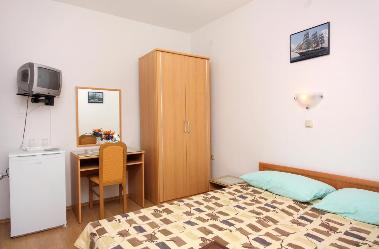Double Room Vrbnik 5301B Exterior foto