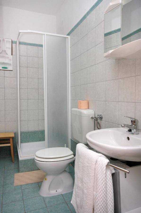 Double Room Vrbnik 5301B Exterior foto